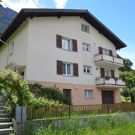 Grosse, Schoene Wohnung Im Gruenen 布里格 外观 照片