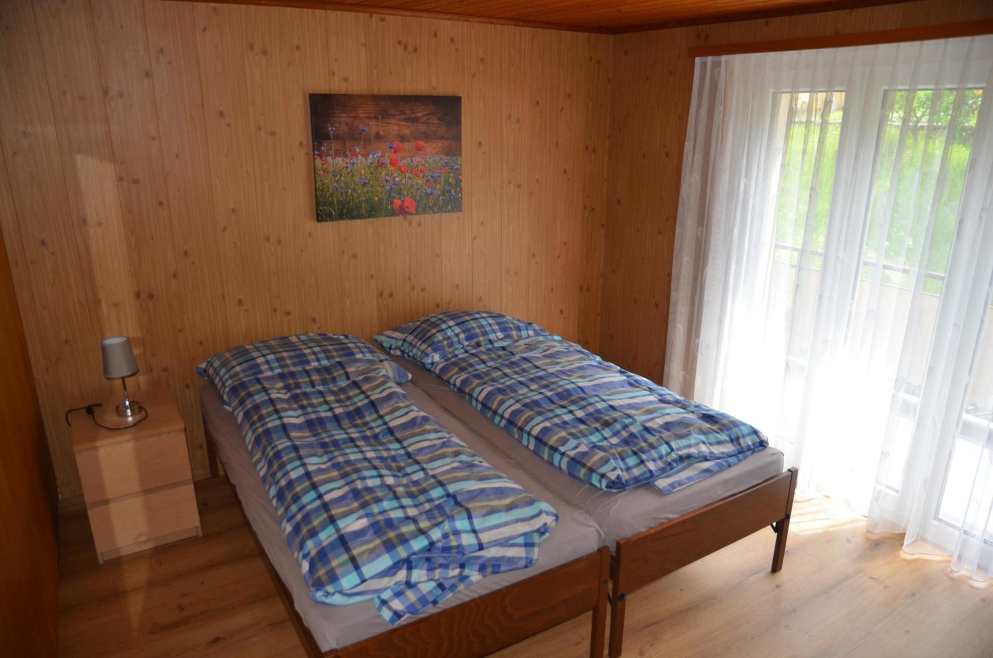 Grosse, Schoene Wohnung Im Gruenen 布里格 外观 照片